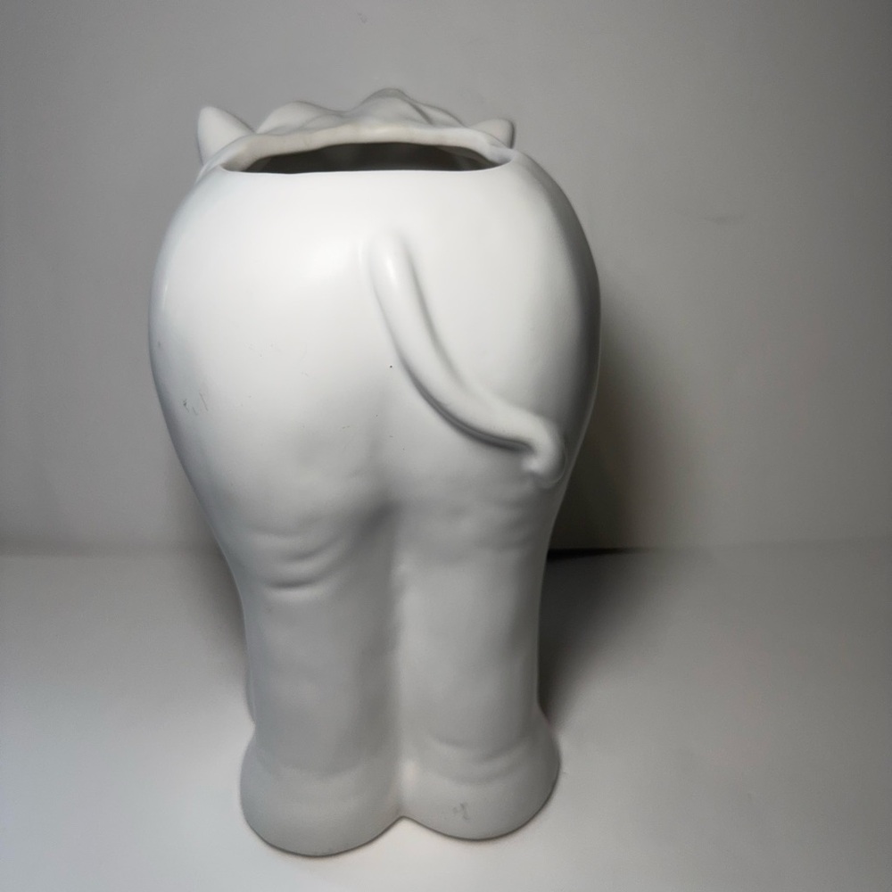 White Ceramic Lion Planter Vase Home Decor Animal Sculpture - Picture 4 of 10